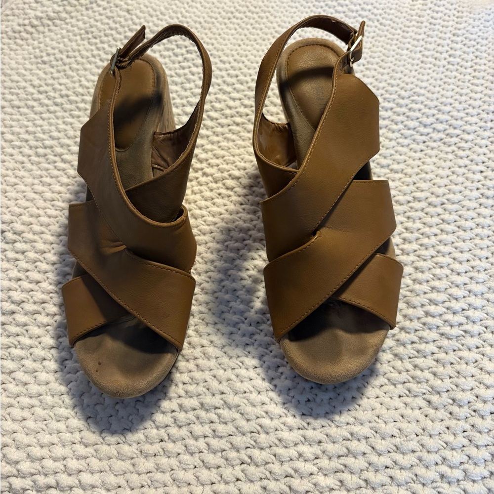 Women's Tan Cross-Strap Wedge Sandals with Adjustable Buckle